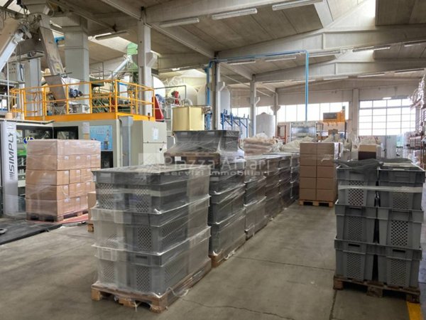 capannone in vendita a Quattro Castella