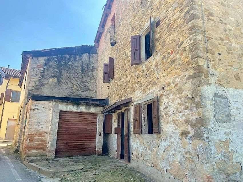 pentavano in vendita a Quattro Castella