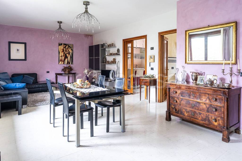 casa indipendente in vendita a Quattro Castella in zona Montecavolo