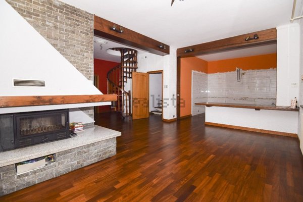 casa indipendente in vendita a Quattro Castella in zona Montecavolo