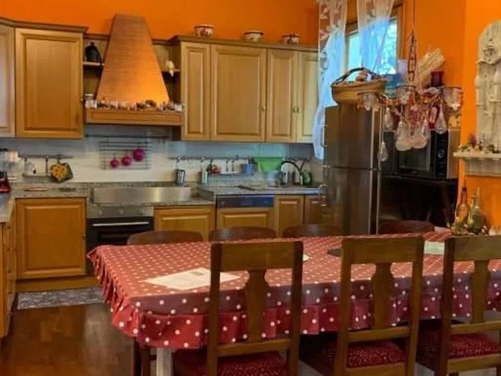 casa indipendente in vendita a Quattro Castella in zona Montecavolo