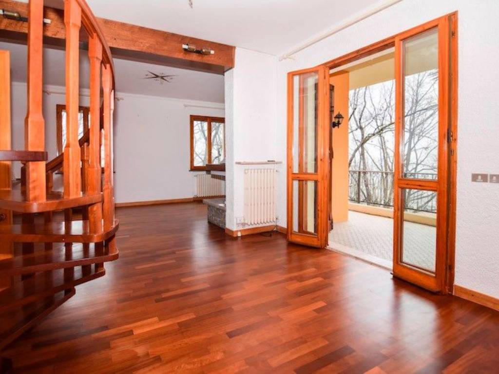 casa indipendente in vendita a Quattro Castella in zona Montecavolo