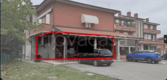 negozio in vendita a Quattro Castella in zona Roncolo