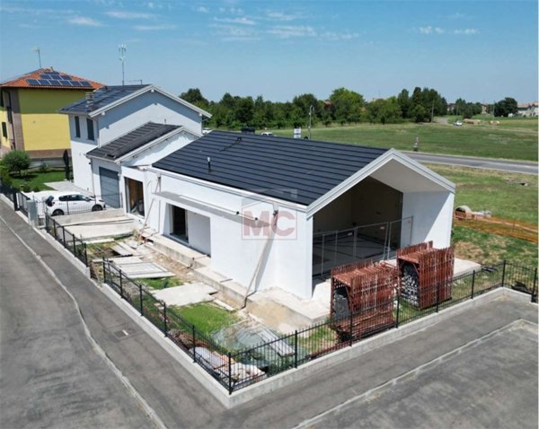 casa indipendente in vendita a Quattro Castella in zona Montecavolo