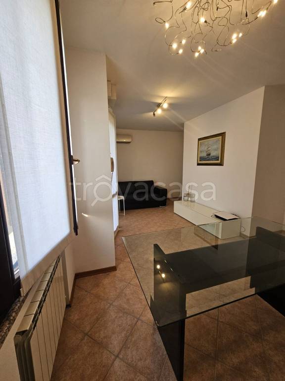 appartamento in vendita a Quattro Castella in zona Roncolo