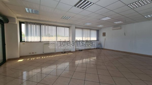 capannone in vendita a Quattro Castella in zona Montecavolo