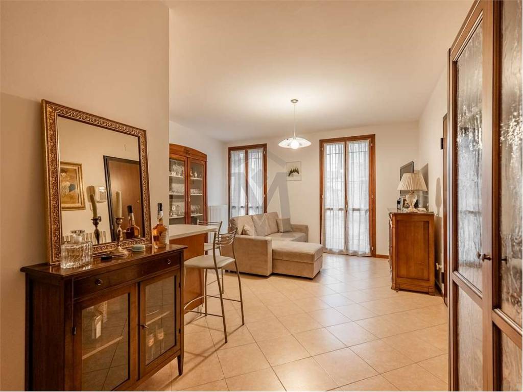 appartamento in vendita a Quattro Castella in zona Montecavolo