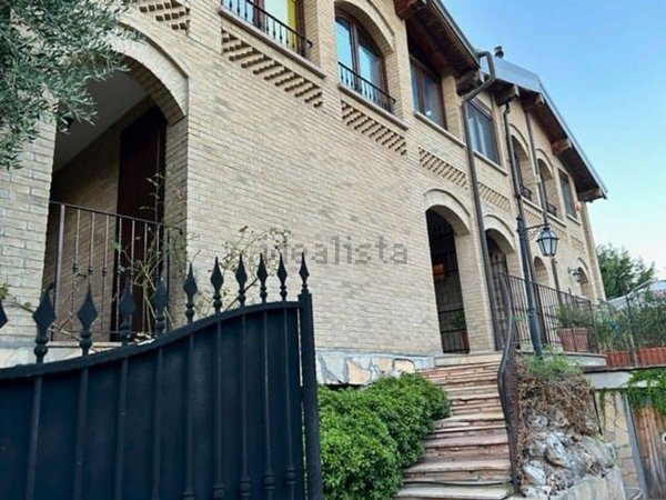 casa indipendente in vendita a Quattro Castella in zona Forche