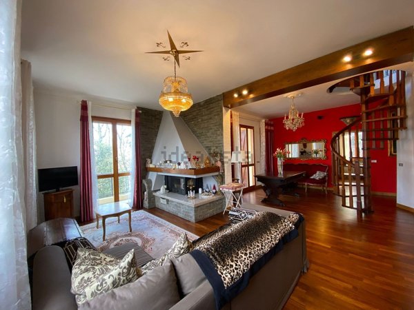 casa indipendente in vendita a Quattro Castella in zona Montecavolo