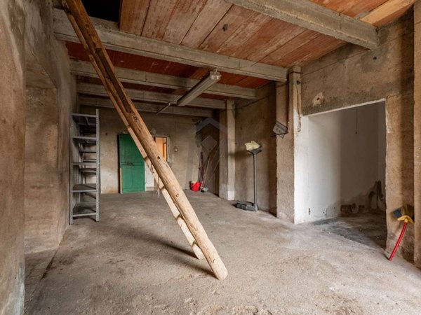 casa indipendente in vendita a Quattro Castella in zona Forche
