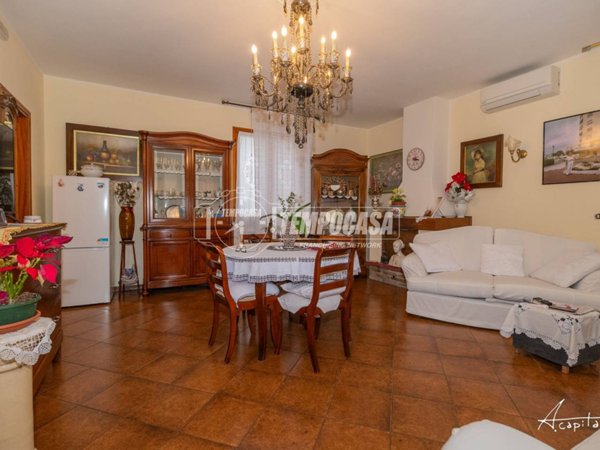 appartamento in vendita a Quattro Castella in zona Montecavolo