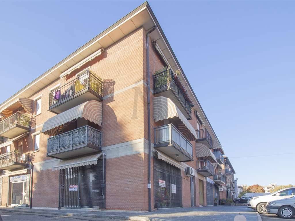 negozio in vendita a Quattro Castella in zona Montecavolo