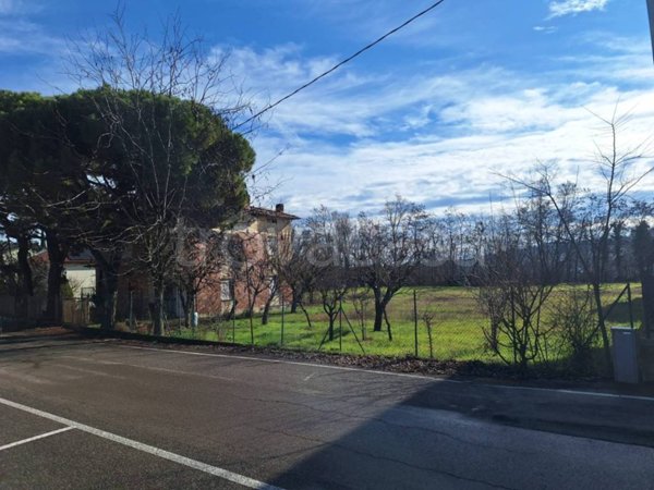 terreno edificabile in vendita a Quattro Castella in zona Puianello