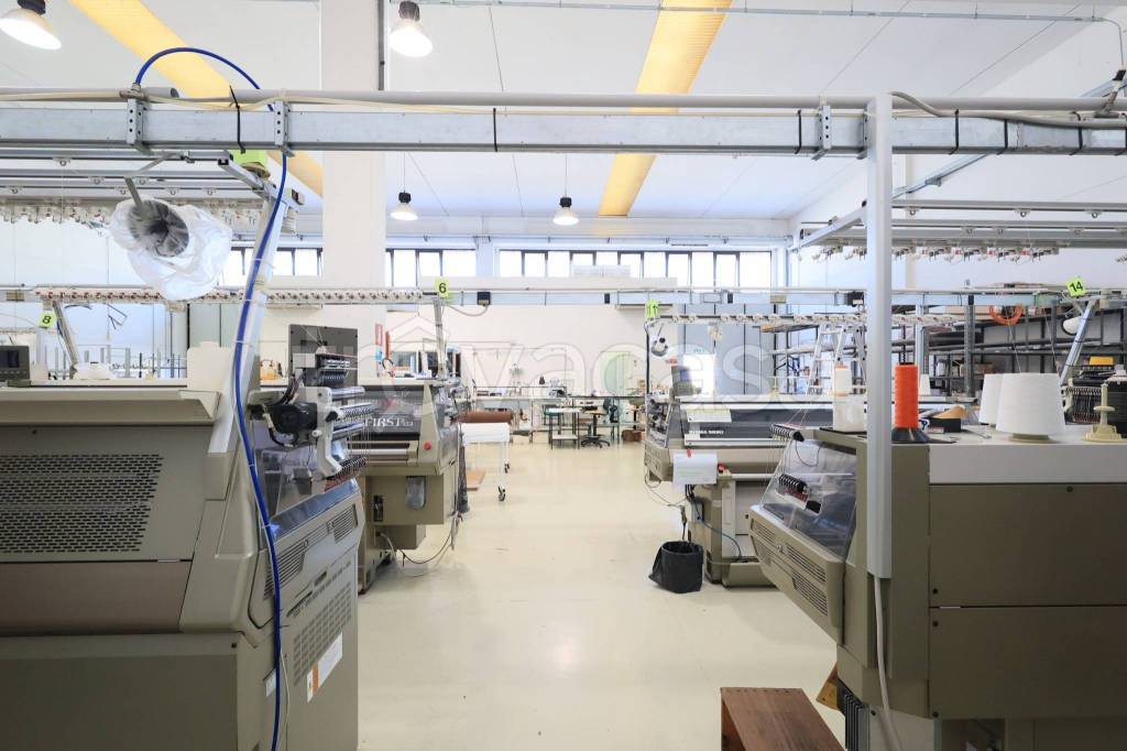 locale commerciale in vendita a Quattro Castella