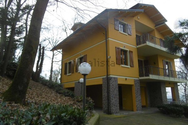 casa indipendente in vendita a Quattro Castella in zona Montecavolo