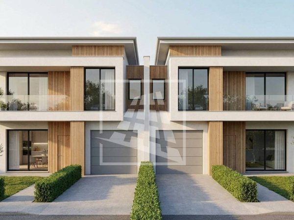 casa indipendente in vendita a Quattro Castella in zona Forche