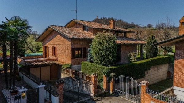 casa indipendente in vendita a Quattro Castella in zona Puianello