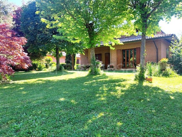 casa indipendente in vendita a Quattro Castella in zona Puianello