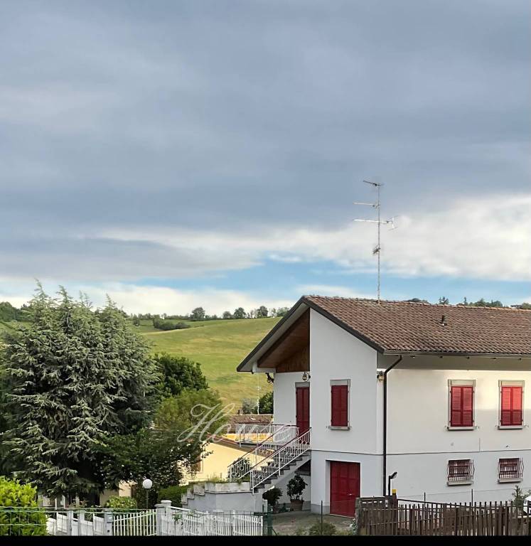 casa indipendente in vendita a Quattro Castella in zona Montecavolo