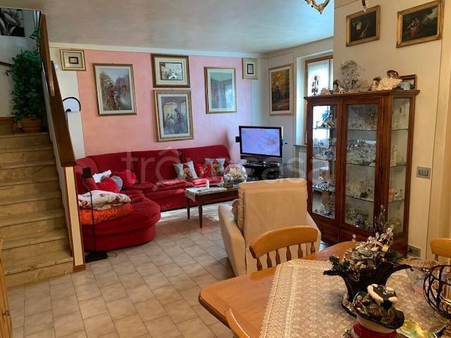 casa indipendente in vendita a Quattro Castella in zona Puianello