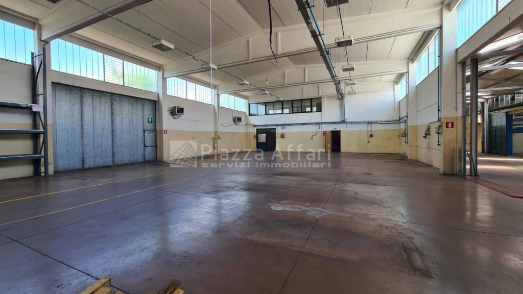 capannone in vendita a Quattro Castella in zona Orologia