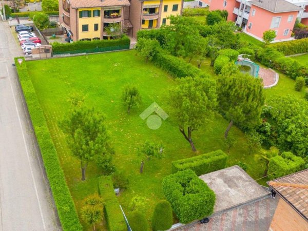 terreno edificabile in vendita a Quattro Castella in zona Roncolo