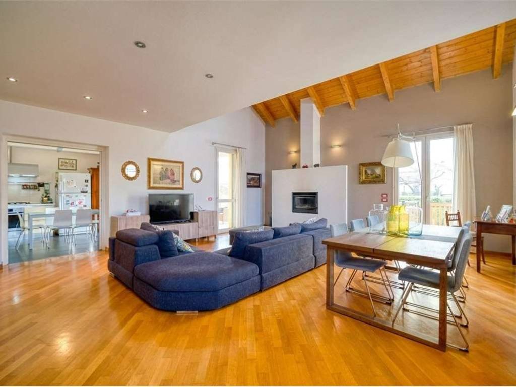 casa indipendente in vendita a Quattro Castella in zona Roncolo