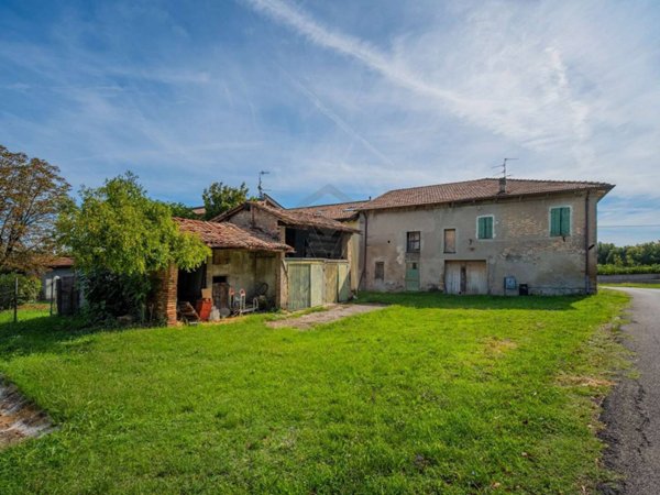 casa indipendente in vendita a Quattro Castella in zona Pamperduto
