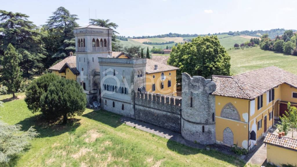 villa in vendita a Quattro Castella in zona Montecavolo