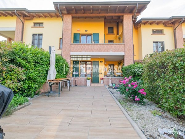 casa indipendente in vendita a Quattro Castella in zona Selvarola