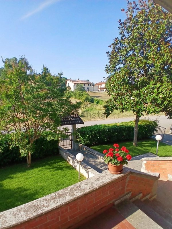 appartamento in vendita a Quattro Castella in zona Montecavolo