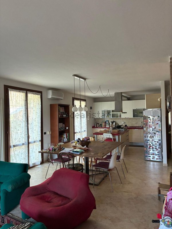 casa indipendente in vendita a Quattro Castella in zona Montecavolo
