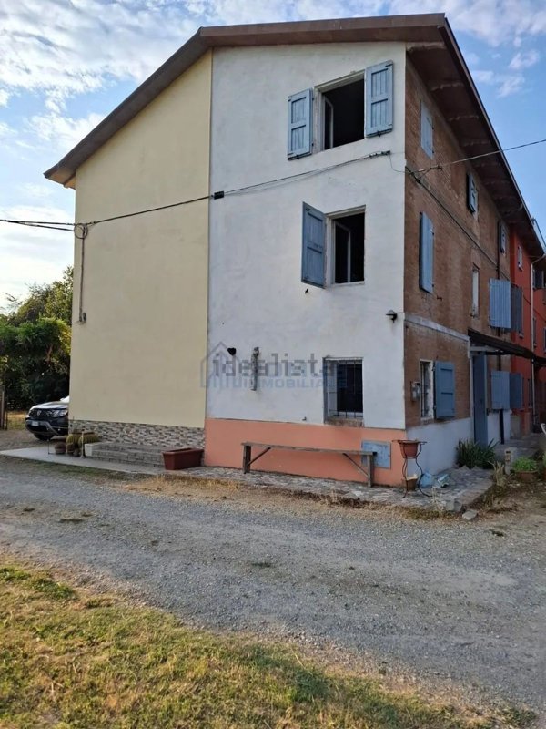 appartamento in vendita a Quattro Castella in zona Salvarano