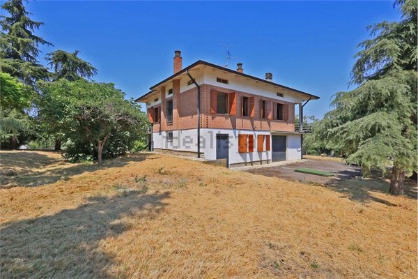 casa indipendente in vendita a Quattro Castella in zona Salvarano
