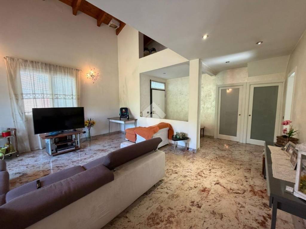 casa indipendente in vendita a Quattro Castella in zona Montecavolo