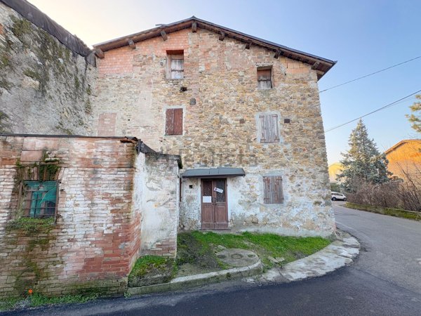 casa semindipendente in vendita a Quattro Castella in zona Salvarano
