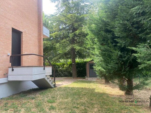 appartamento in vendita a Quattro Castella in zona Montecavolo