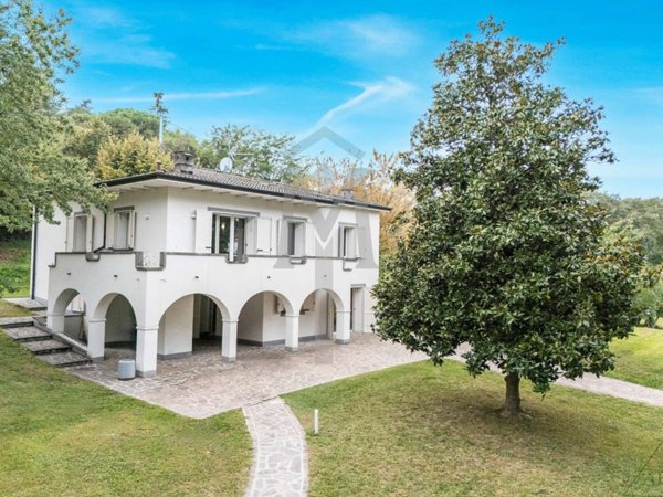 casa indipendente in vendita a Quattro Castella in zona Montecavolo