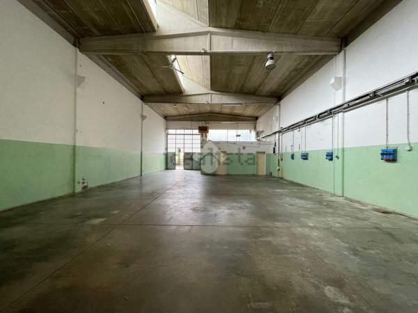 capannone in vendita a Quattro Castella in zona Ca' Fornace