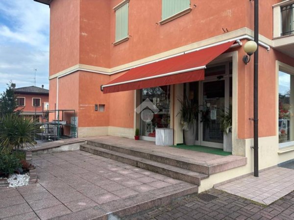 negozio in vendita a Quattro Castella