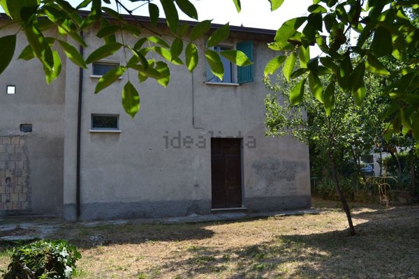 casale in vendita a Quattro Castella in zona Montecavolo