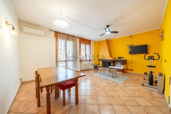 appartamento in vendita a Quattro Castella in zona Montecavolo