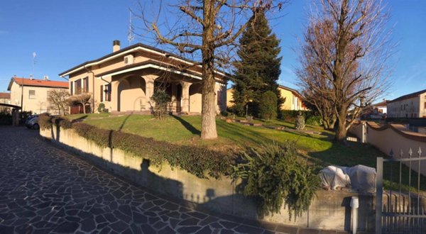 casa indipendente in vendita a Reggiolo in zona Brugneto
