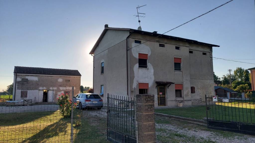 casa indipendente in vendita a Reggiolo in zona Villanova
