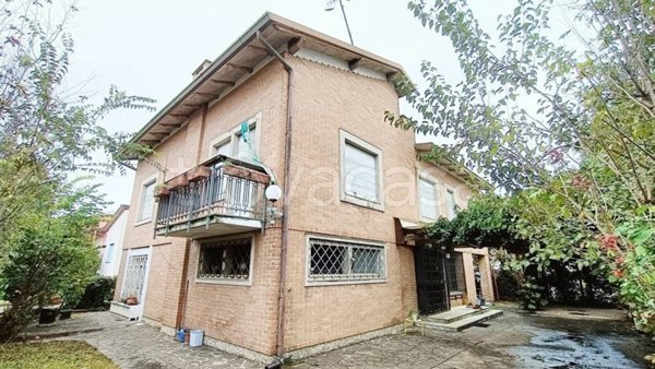 casa indipendente in vendita a Reggiolo