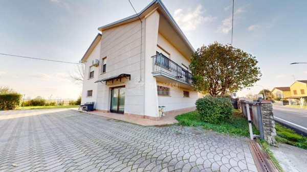 casa indipendente in vendita a Reggiolo in zona Villanova