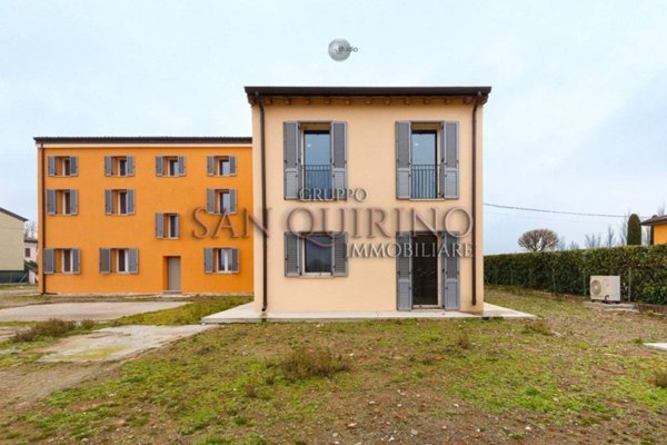 casa indipendente in vendita a Reggiolo in zona Brugneto