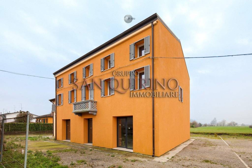 casa indipendente in vendita a Reggiolo in zona Brugneto