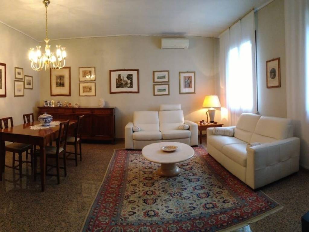 casa indipendente in vendita a Reggiolo in zona Brugneto