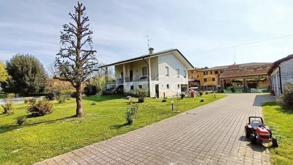 casa indipendente in vendita a Reggiolo